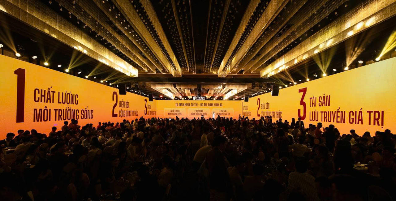 Màn hình LED panorama tạo điểm nhấn thị giác cho không gian lễ mở bán