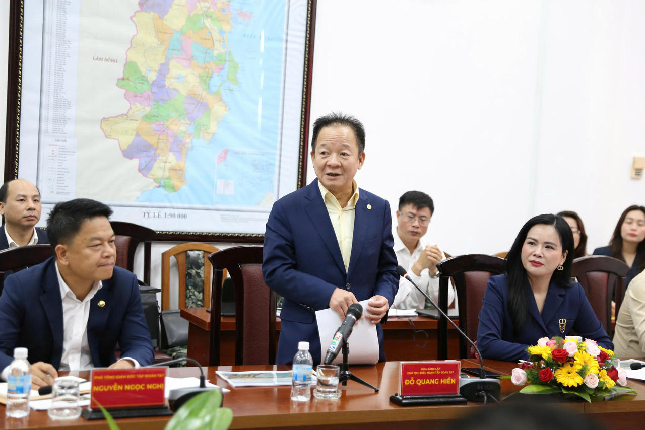 Chủ tịch Điều hành Tập đoàn T&T Group Đỗ Quang Hiển phát biểu tại buổi làm việc