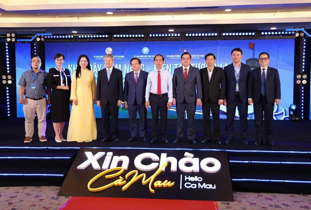 Các đại biểu chụp ảnh lưu niệm tại Hội nghị.