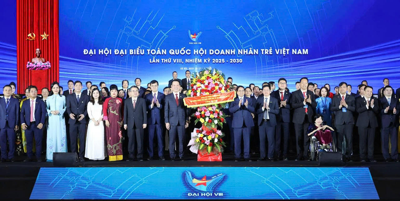 Ủy ban Hội Doanh nhân trẻ Việt Nam khóa VIII ra mắt Đại hội.