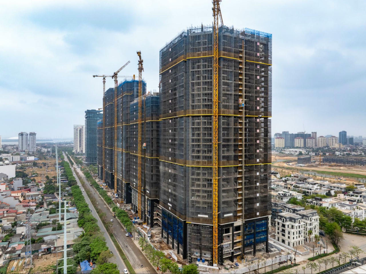 Dự án hiện đã cất nóc trên 3/5 toà tháp, đồng thời hoàn thiện cảnh quan, tiện ích nội khu