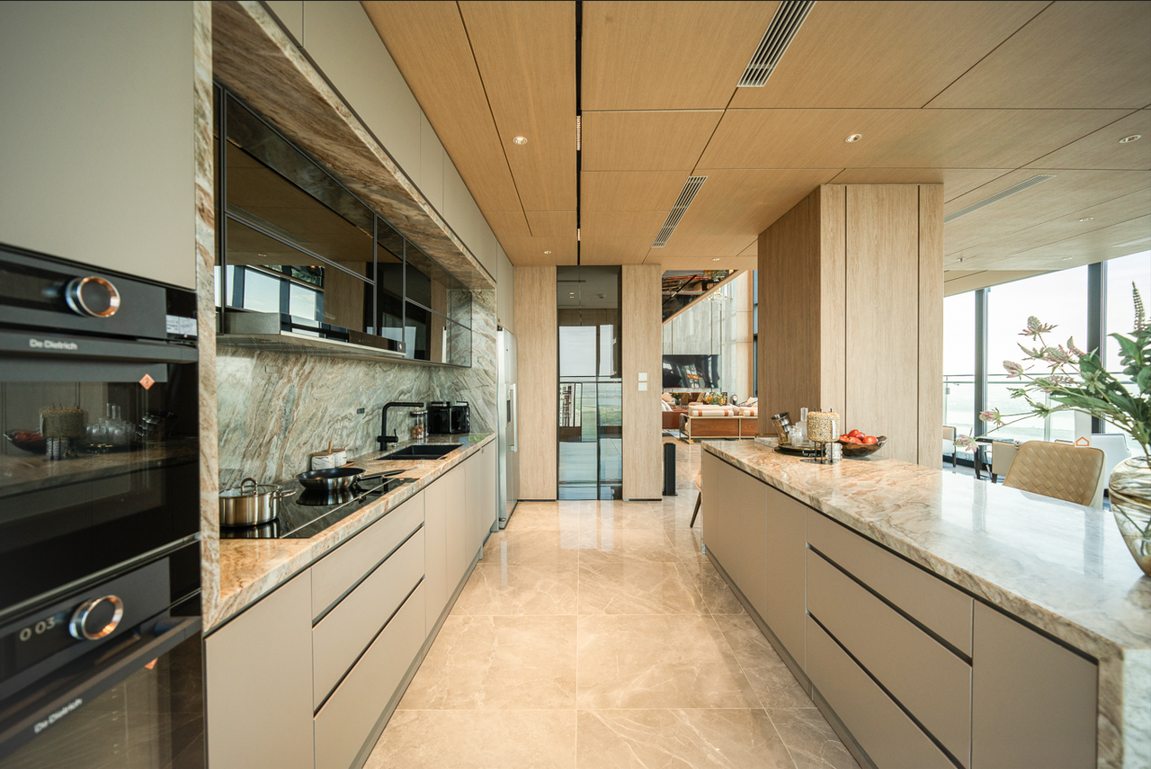Căn bếp với sự hiện diện của các thương hiệu huyền thoại như De Dietrich, Miele hoặc Gaggenau…