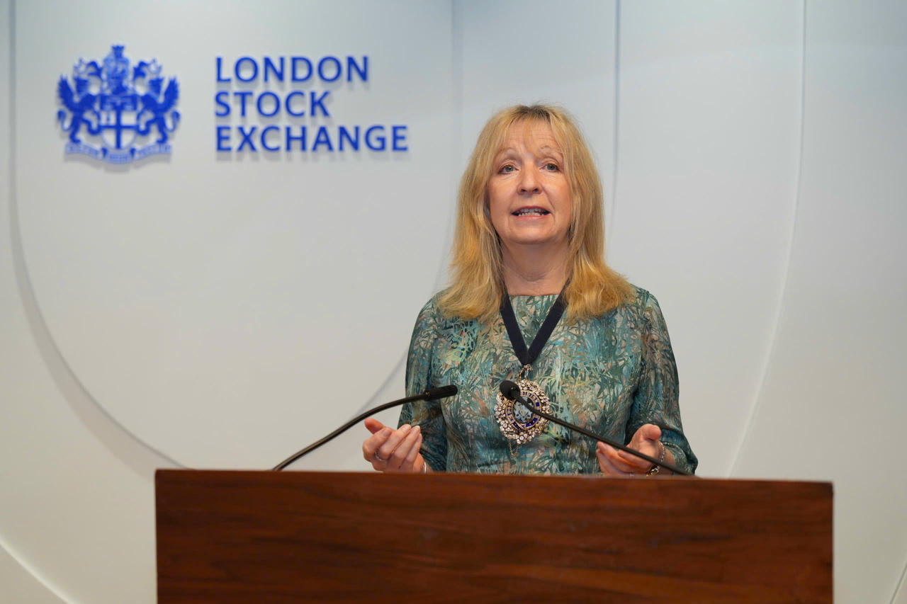 Thị trưởng Khu tài chính London – Dame Sue Langley phát biểu tại buổi gặp gỡ Tiến sĩ Nguyễn Thị Phương Thảo