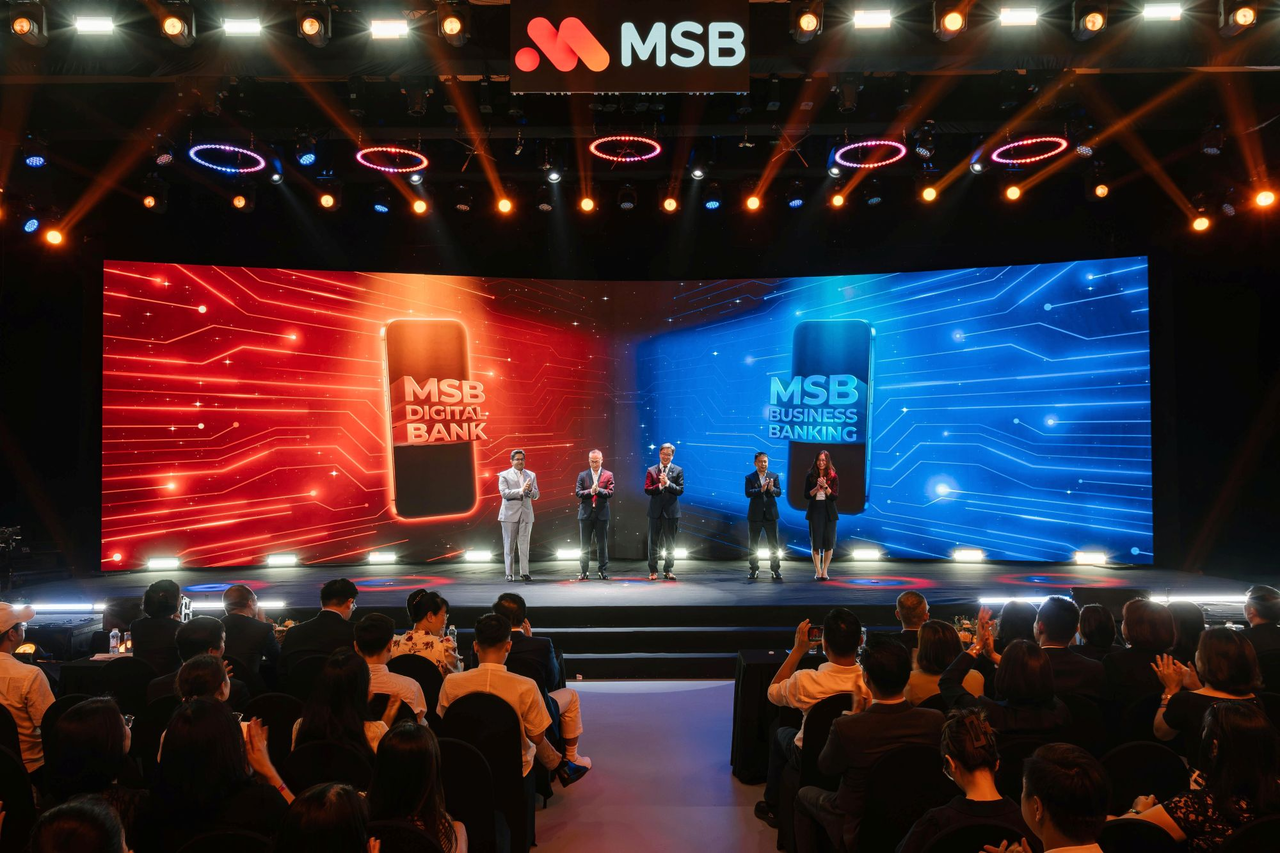 Đại diện Ban Lãnh đạo MSB cùng các đối tác chiến lược công nghệ Backbase và SmartOSC chính thức kích hoạt vận hành 2 nền tảng số