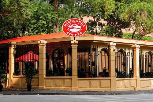 Jollibee bán quyền kiểm soát Highlands Coffee ở định giá 800 triệu USD trước IPO